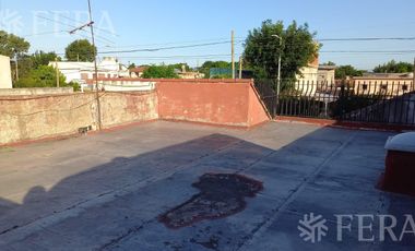 Venta de Chalet 3 ambientes en  Wilde con jardin, pileta y local (25219)