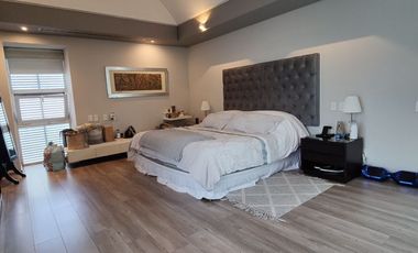 CASA EN CONDOMINIO DE LUJO A LA RENTA  (V)