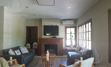 Casa de 5amb con ambientes amplios  en Solar del Bosque