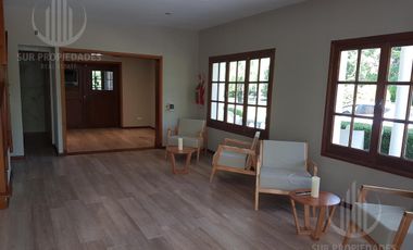 Casa de 5amb con ambientes amplios  en Solar del Bosque