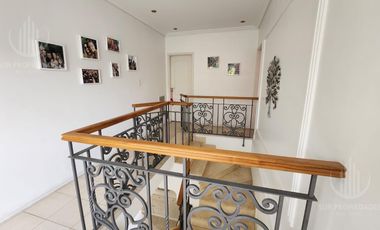 Casa de 5amb con ambientes amplios  en Solar del Bosque