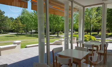 Casa de 5amb con ambientes amplios  en Solar del Bosque