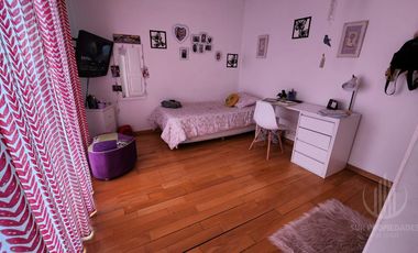 Casa de 5amb con ambientes amplios  en Solar del Bosque