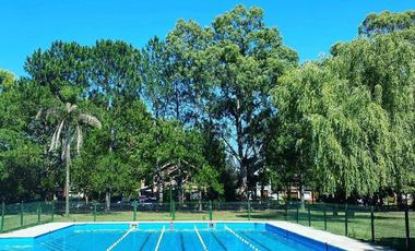 Casa de 5amb con ambientes amplios  en Solar del Bosque