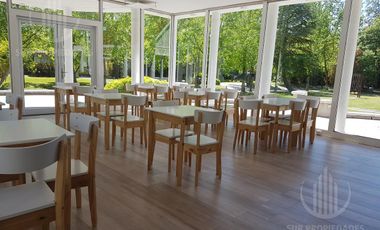 Casa de 5amb con ambientes amplios  en Solar del Bosque