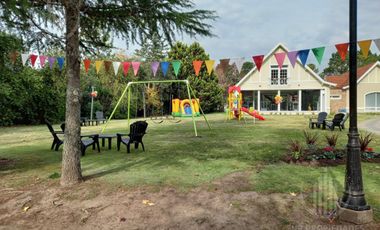 Casa de 5amb con ambientes amplios  en Solar del Bosque