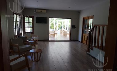 Casa de 5amb con ambientes amplios  en Solar del Bosque