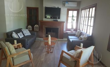 Casa de 5amb con ambientes amplios  en Solar del Bosque