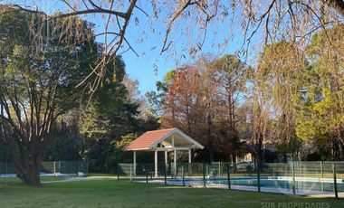 Casa de 5amb con ambientes amplios  en Solar del Bosque