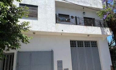 DEPOSITO CON DEPARTAMENTO EN PLANTA ALTA