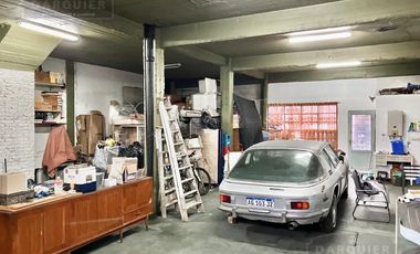 DEPOSITO CON DEPARTAMENTO EN PLANTA ALTA