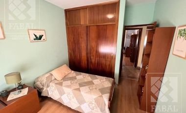 Casa venta Allen, 4 dormitorios, 3 baños, cochera, jardín con parrilla y estudio independiente