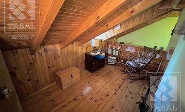 Casa venta Allen, 4 dormitorios, 3 baños, cochera, jardín con parrilla y estudio independiente