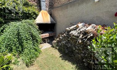 Casa venta Allen, 4 dormitorios, 3 baños, cochera, jardín con parrilla y estudio independiente