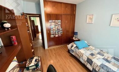 Casa venta Allen, 4 dormitorios, 3 baños, cochera, jardín con parrilla y estudio independiente