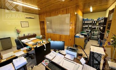 Casa venta Allen, 4 dormitorios, 3 baños, cochera, jardín con parrilla y estudio independiente