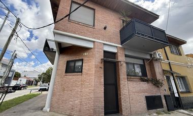 Departamento en venta con patio y lavadero en Sarandi