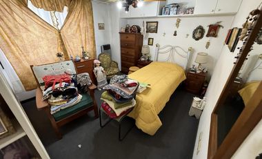 Departamento en venta con patio y lavadero en Sarandi