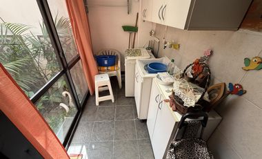 Departamento en venta con patio y lavadero en Sarandi
