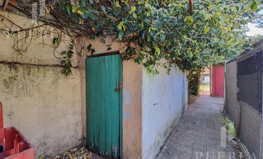 VENTA DE DOS CASAS EN EL MISMO TERRENO!! JOSE MARMOL KING AL 800