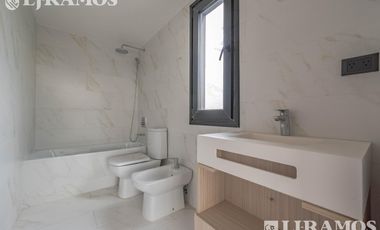 Departamento de 4 amb   dependencia en venta en ARMONY