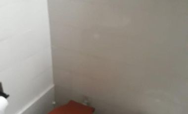 Casita al frente de 2 dormitorios    departamento al fondo. Ideal para 2 familias. Lanús Este