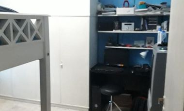 Casita al frente de 2 dormitorios    departamento al fondo. Ideal para 2 familias. Lanús Este