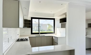 Casa en venta barrio Lagos de Canning