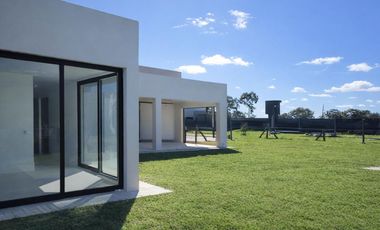 Casa en venta barrio Lagos de Canning