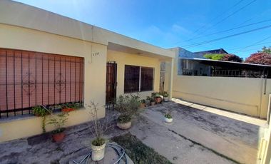 Casa 2 amb, cochera y fondo libre