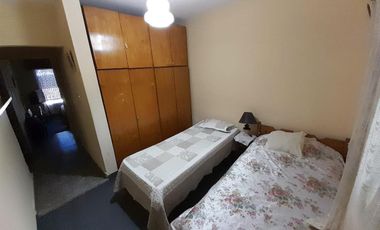 Casa 2 amb, cochera y fondo libre