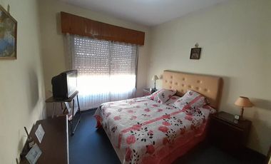 Casa 2 amb, cochera y fondo libre