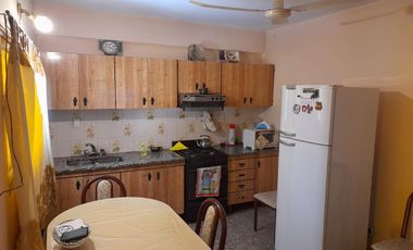 Casa 2 amb, cochera y fondo libre