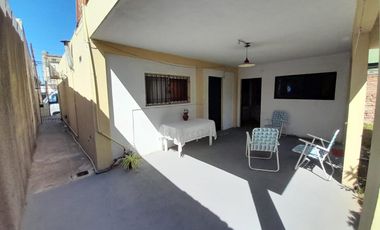 Casa 2 amb, cochera y fondo libre