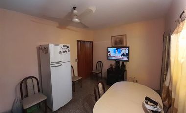 Casa 2 amb, cochera y fondo libre