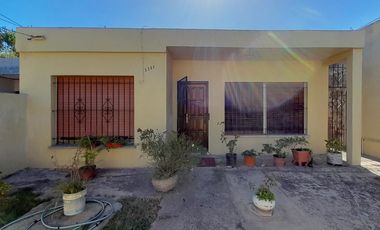 Casa 2 amb, cochera y fondo libre