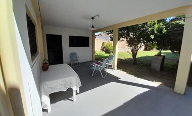 Casa 2 amb, cochera y fondo libre