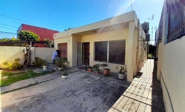 Casa 2 amb, cochera y fondo libre