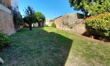 Casa 2 amb, cochera y fondo libre