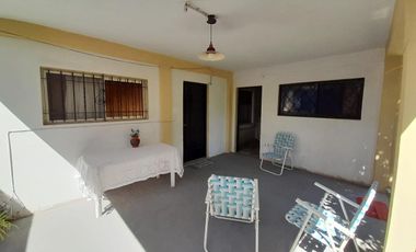 Casa 2 amb, cochera y fondo libre