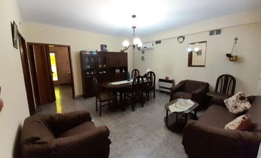 Casa 2 amb, cochera y fondo libre