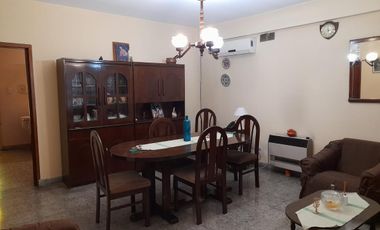 Casa 2 amb, cochera y fondo libre