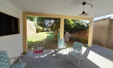 Casa 2 amb, cochera y fondo libre