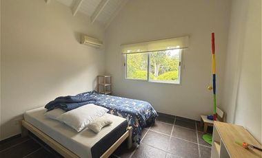 Casa en  venta en Barrio Privado El Aromo 4 ambientes con Pileta - APTO CRÉDITO