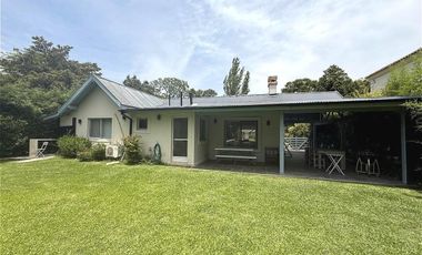 Casa en  venta en Barrio Privado El Aromo 4 ambientes con Pileta - APTO CRÉDITO