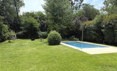 Casa en  venta en Barrio Privado El Aromo 4 ambientes con Pileta - APTO CRÉDITO