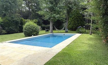 Casa en  venta en Barrio Privado El Aromo 4 ambientes con Pileta - APTO CRÉDITO