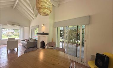 Casa en  venta en Barrio Privado El Aromo 4 ambientes con Pileta - APTO CRÉDITO