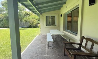 Casa en  venta en Barrio Privado El Aromo 4 ambientes con Pileta - APTO CRÉDITO