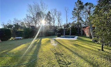 Casa en  venta en Barrio Privado El Aromo 4 ambientes con Pileta - APTO CRÉDITO